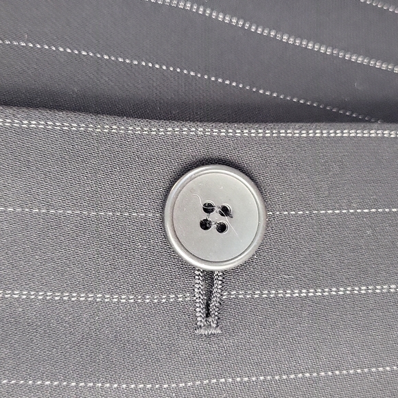 Anne Taylor Loft petite black+white pinstripe waist length blazer Size 0 - Picture 13 of 15